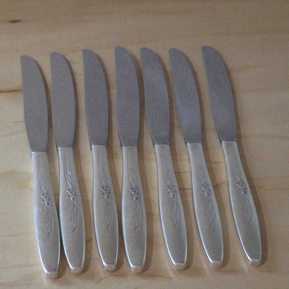 Oneida Silverplate Set of 7 Butter Knives Pattern Gentle Rose Good Pre Owned